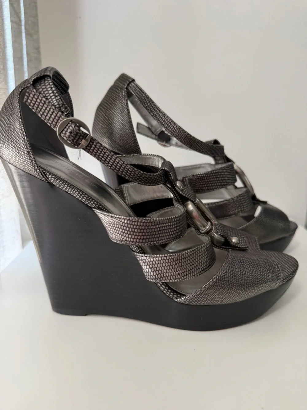 CALVIN KLEIN Wedges Black/Silver Lizard Print | Women’s Size 8